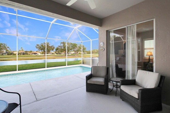 A heated pool - Serene pool home in the exclusive Heritage Oaks Golf & Country Club - Oak Water Escape (Sarasota)