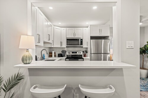 Therapeutic 2 King Bedroom Apartment in Downtown Conshohocken 