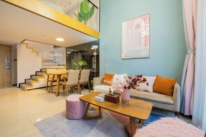 Family Duplex | Blackout drapes, iron/ironing board, free WiFi, bed sheets - Xiwuju International (Guangzhou)