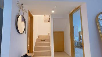 Dúplex de lujo | 1 dormitorio, cortinas opacas, tabla de planchar con plancha