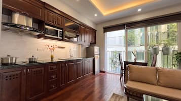 Fridge, stovetop, cookware/dishes/utensils