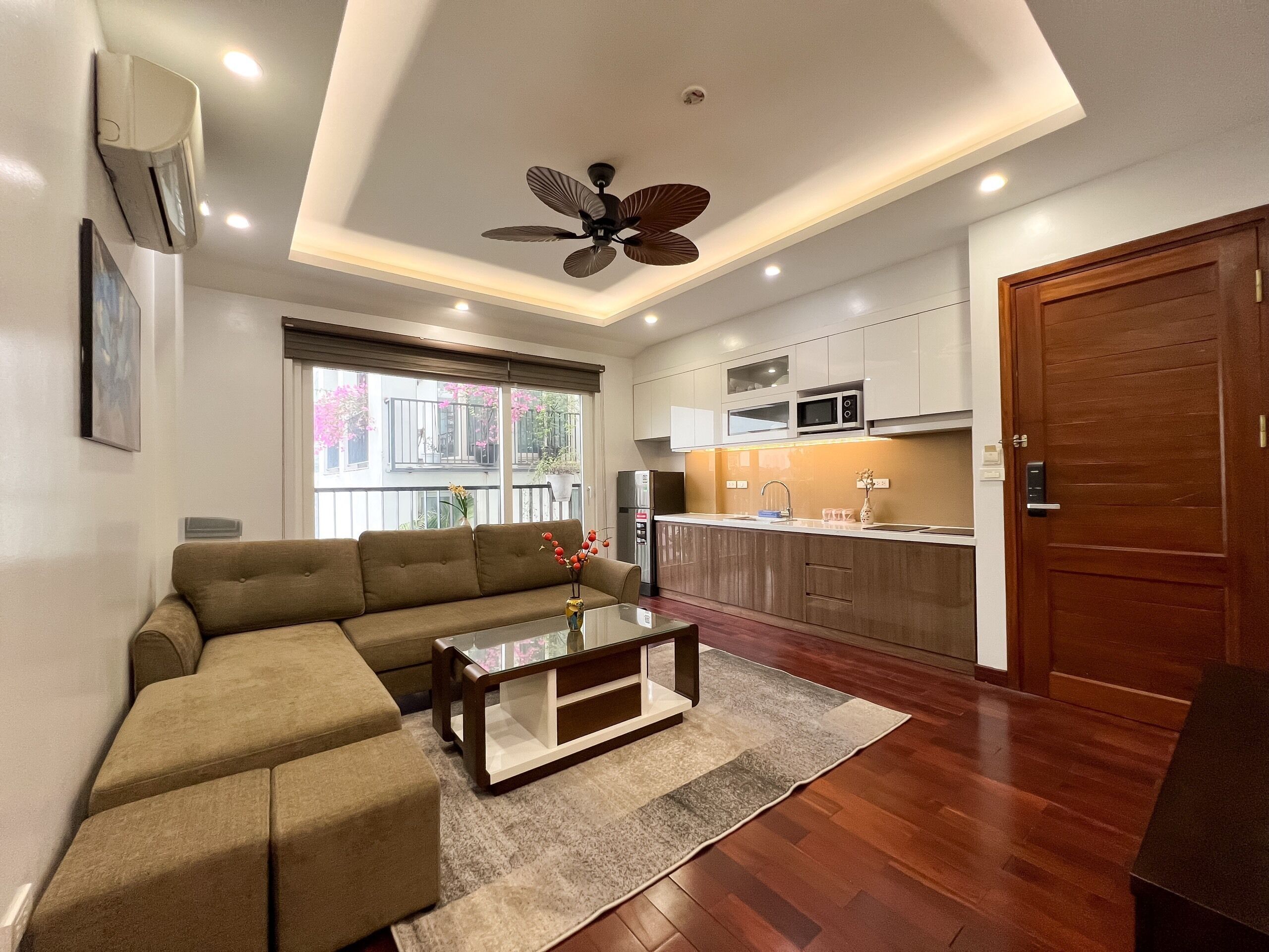 Superior Apartment | Living area | TV