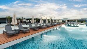 Outdoor pool - Flame Resort and Bistro  (Prey Nob)