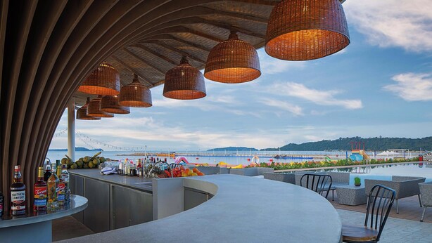 Poolside bar - Flame Resort and Bistro (Prey Nob)