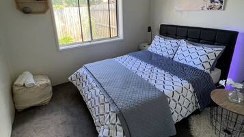 2 chambres, coffres-forts dans les chambres, fer et planche Ă repasser