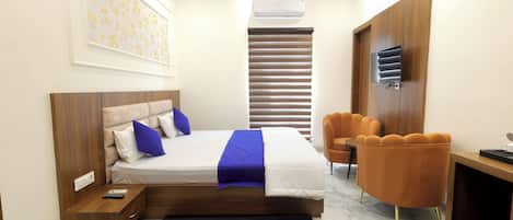 Standard Double Room + 15% Off on Food & Drinks | Soundproofing, iron/ironing board, free WiFi