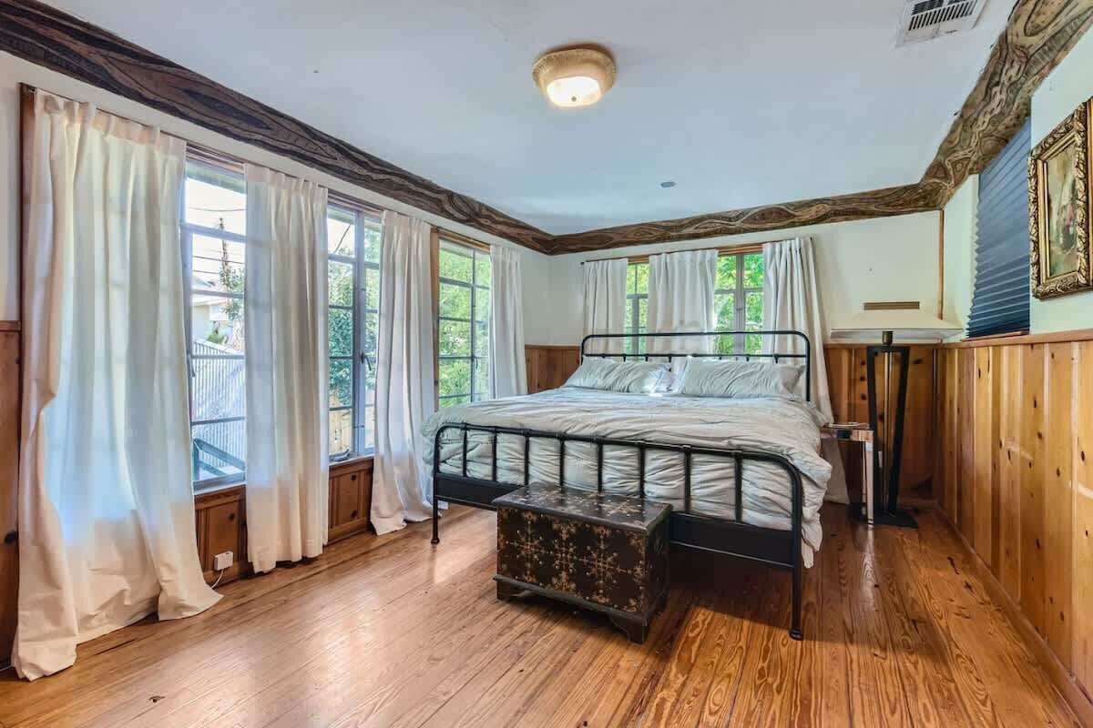 3 bedrooms, iron/ironing board, travel crib, WiFi