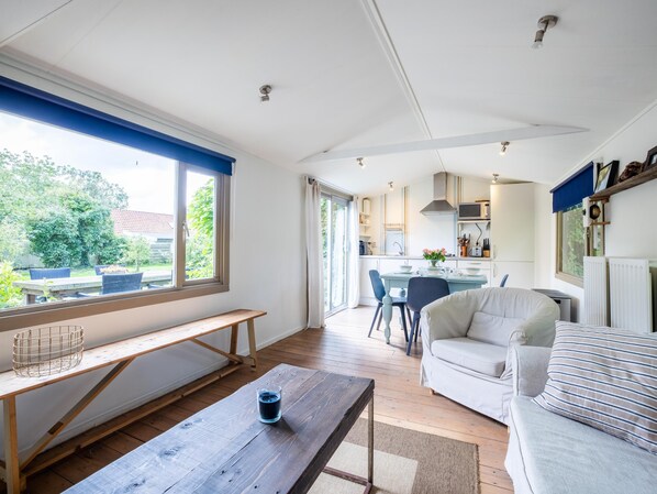 TV - Detached holiday home in the meadows (Bergen)