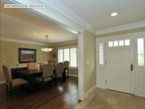 Dining - Spacious estate near charming downtown Saratoga and the Montalvo Arts Center. (Saratoga)