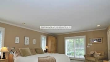 4 bedrooms, iron/ironing board, WiFi, bed sheets