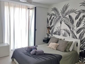 Iron/ironing board, Internet, bed sheets