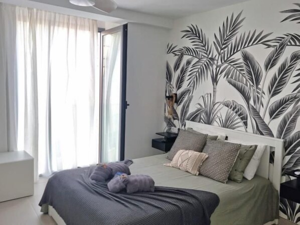 Iron/ironing board, Internet, bed sheets