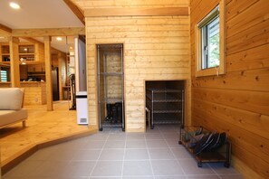 Interior entrance - Rose of Sharon (Hakuba)