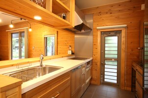 Chalet, 3 Bedrooms, Non Smoking | Private kitchen | Full-size fridge, microwave, dishwasher, electric kettle