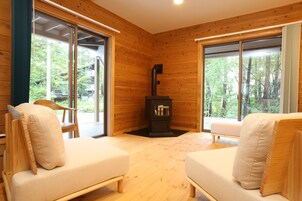 Chalet, 3 Bedrooms, Non Smoking | Living area | Flat-screen TV