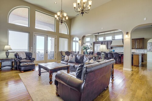 Game Room & Deck: Group Getaway in New Mexico!