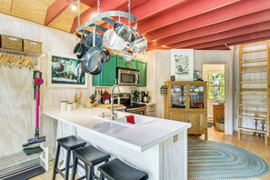 Fridge, microwave, oven, stovetop - Riverside Retreat in Crosby: Pet Friendly! (Crosby)
