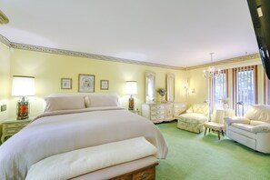 2 soverom, skrivebord, strykejern/-brett og internettilgang