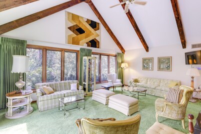 Retro Ohio Home on 1-Acre Property