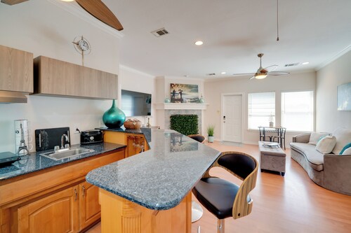 Explore Cedar Hill State Park! Apt w/ Pool Access