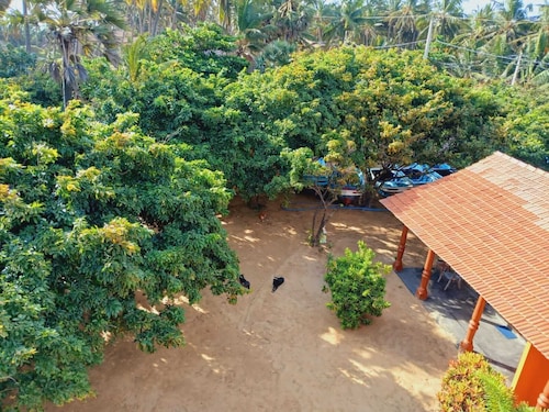 Alankuda Dolphin Village Hotel
