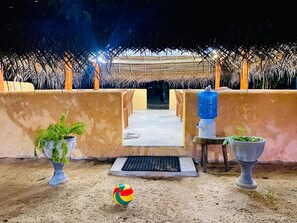 Vista frontal de la propiedad