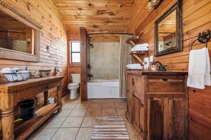 Dusj, hårføner og håndklær