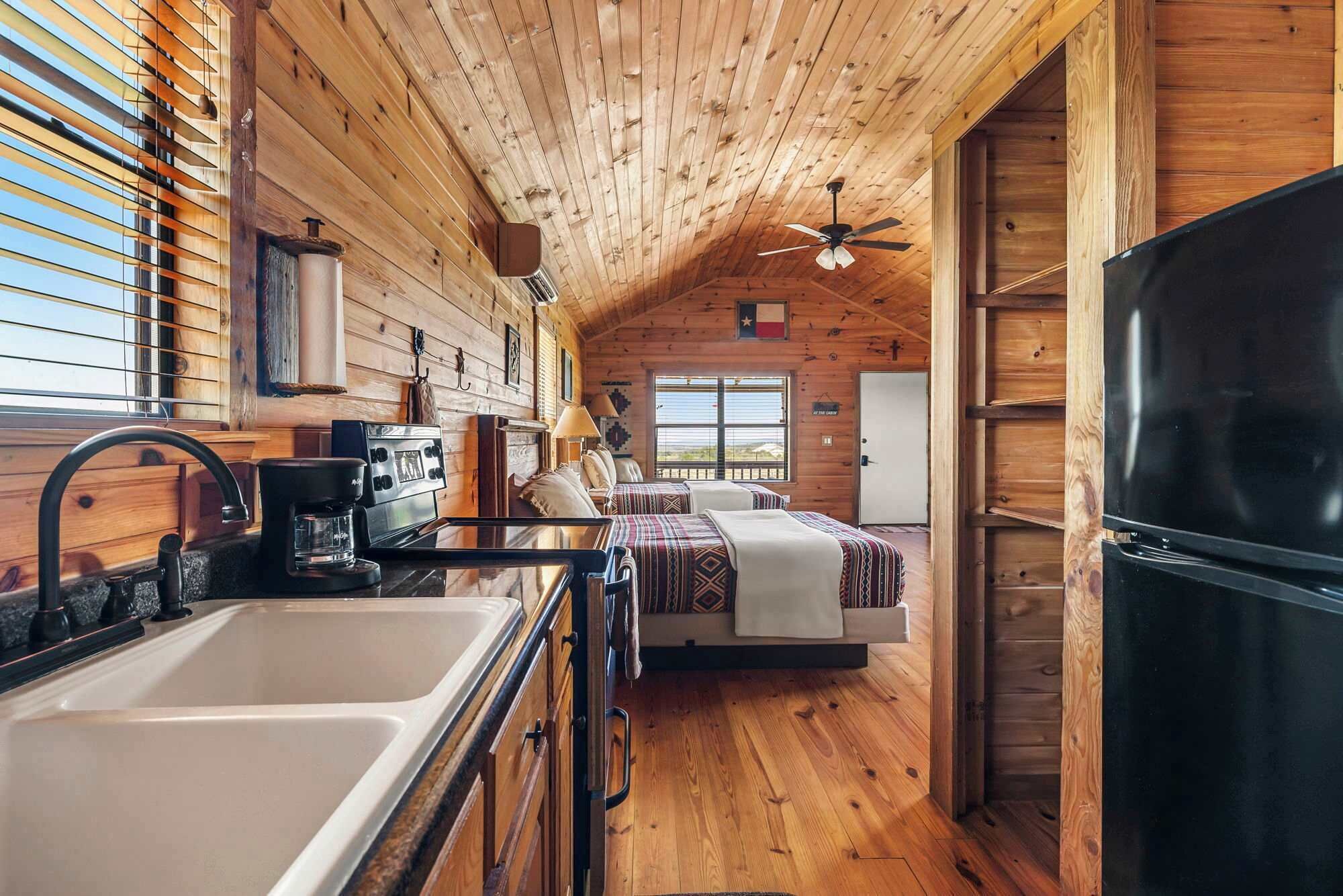 4 habitaciones, tabla de planchar con plancha, cuna de viaje y wifi 