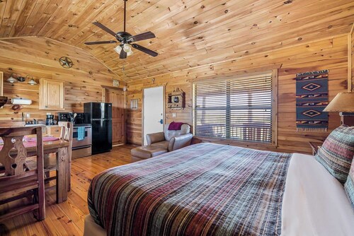 Enchanted Rockview Cabin 1 | King bed