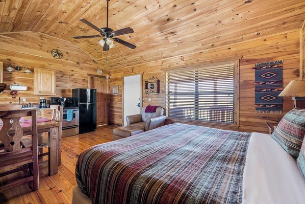 1 habitación, tabla de planchar con plancha, cuna de viaje y wifi