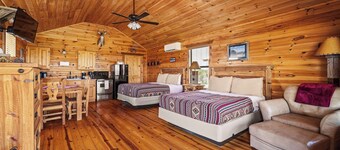 Enchanted Rockview Cabin 4 | Accessible | 2 Queens