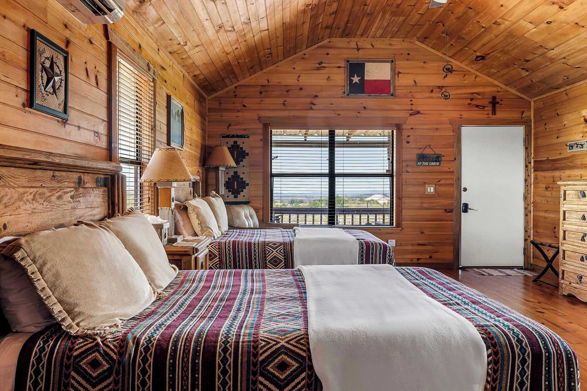 1 chambre, fer et planche à repasser, lit de bébé portatif, Wi-Fi