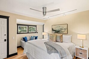 4 bedrooms, desk, iron/ironing board, travel crib