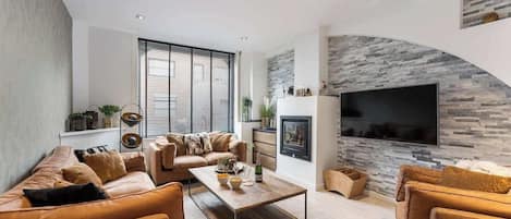TV, fireplace, offices