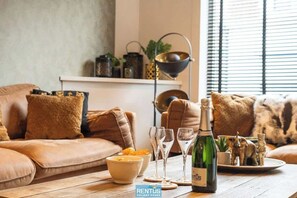 Fernseher, Kamin, Arbeitsbereiche