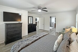 2 bedrooms, iron/ironing board, WiFi