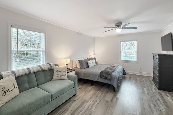 2 bedrooms, iron/ironing board, WiFi