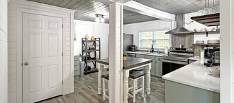 New - Private pond stocked with fish - game room - fireplace - 2 acres to explore