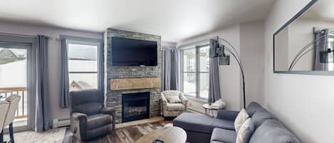 TV, fireplace