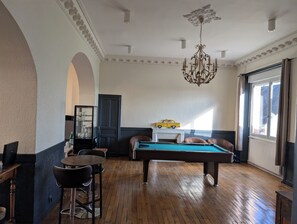 Tägliches Frühstücksbuffet (10 EUR pro Person)