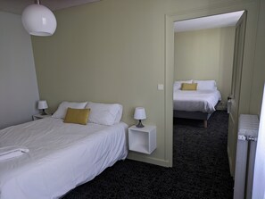 Classic Quadruple Room | Desk, free WiFi - Hôtel Le Millésime (Meymac)