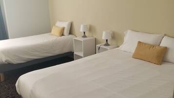 Classic Triple Room | Desk, free WiFi