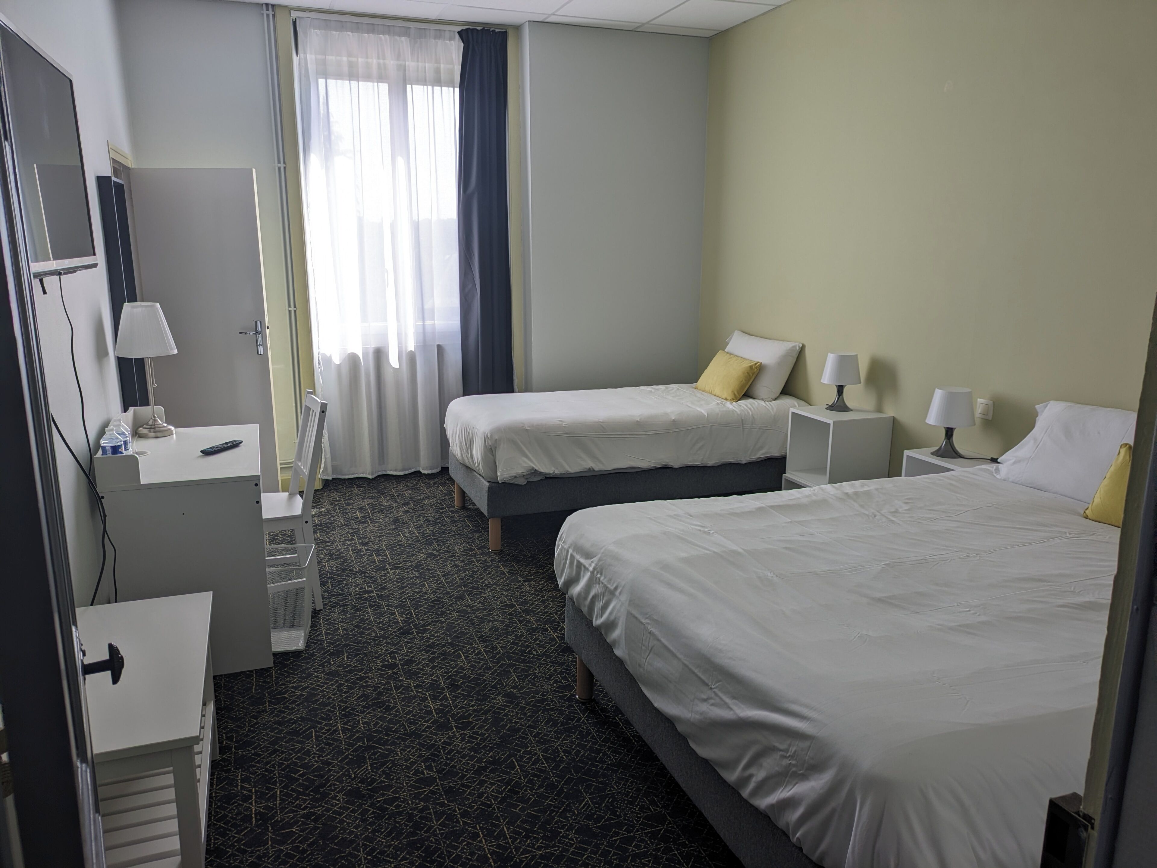 Classic Triple Room | Desk, free WiFi