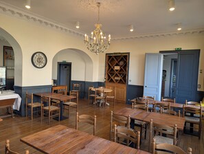 Frukostbuffé varje dag (EUR 10 per person)