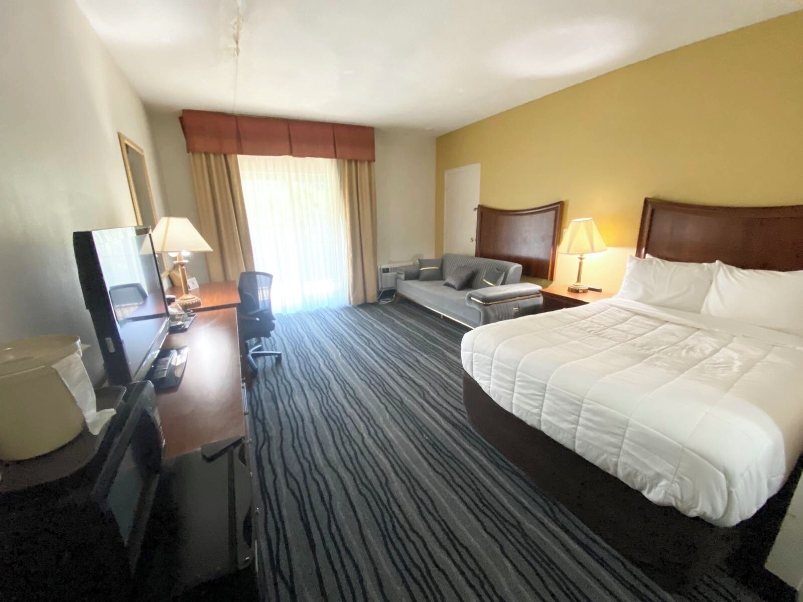 Comfort Room, 1 Double Bed with Sofa bed, Non Smoking | Desk, laptop workspace, iron/ironing board, free WiFi