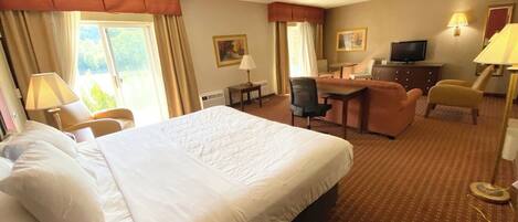 Deluxe Studio, 1 Queen Bed with Sofa bed, Non Smoking | Desk, laptop workspace, iron/ironing board, free WiFi