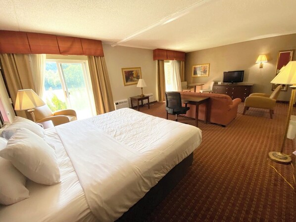 Deluxe Studio, 1 Queen Bed with Sofa bed, Non Smoking | Desk, laptop workspace, iron/ironing board, free WiFi - Kiteville Owego (Owego)