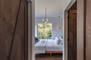 6 bedrooms, iron/ironing board, travel crib, WiFi