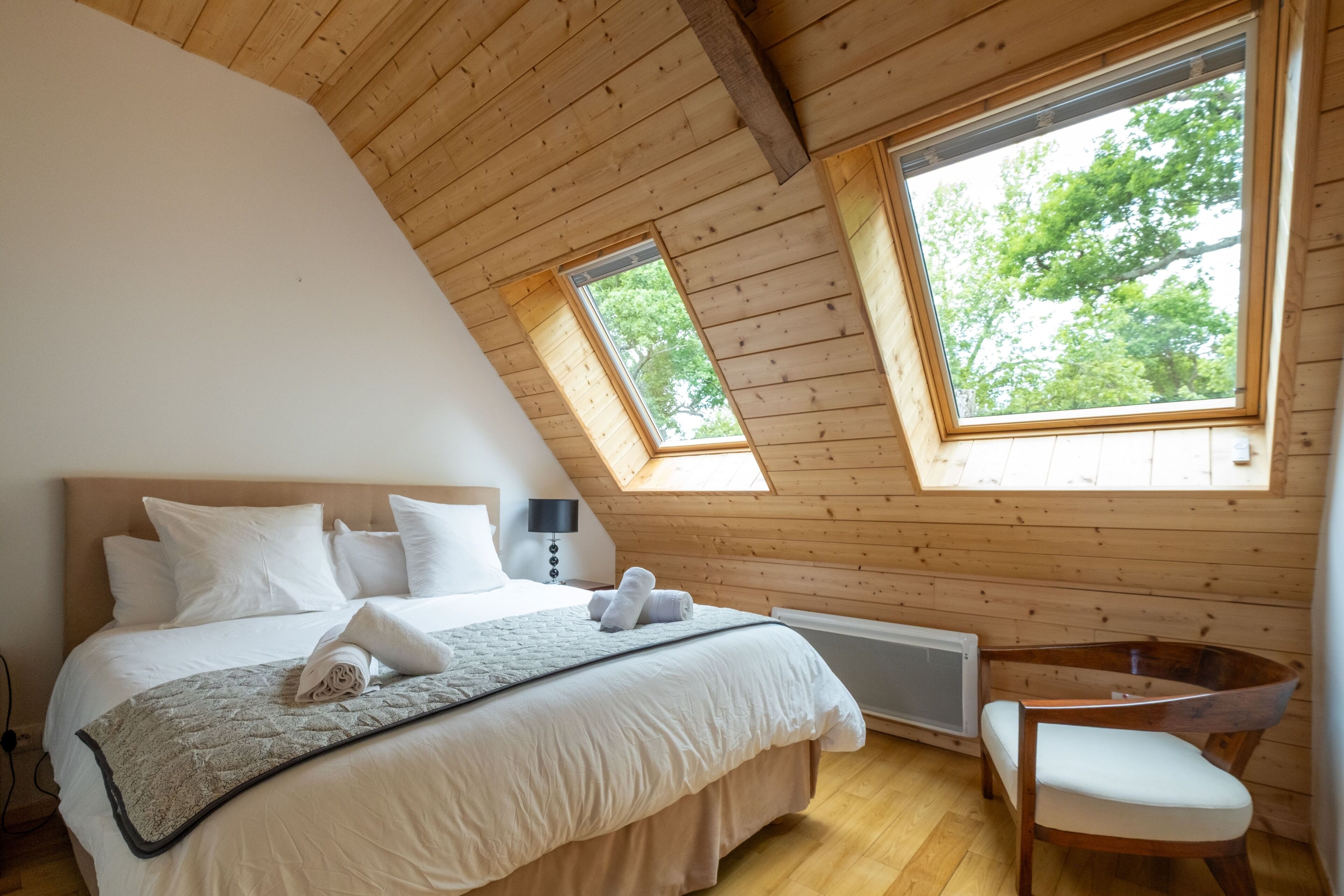 5 chambres, lit parapluie, Wi-Fi, draps fournis
