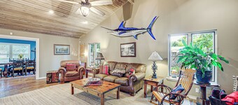 Del Rio Home w/ Large Yard, BBQ + Fireplace!